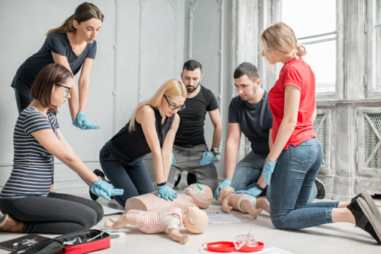 Right depth of chest compressions in CPR to adults